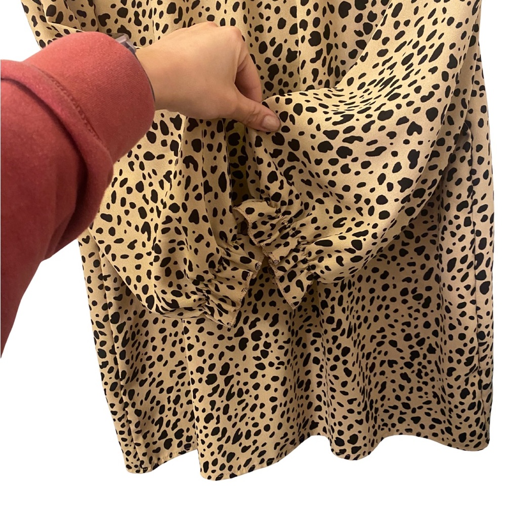 Angashion Leopard Print Ruffle Neck & Sleeves - Picture 5 of 6